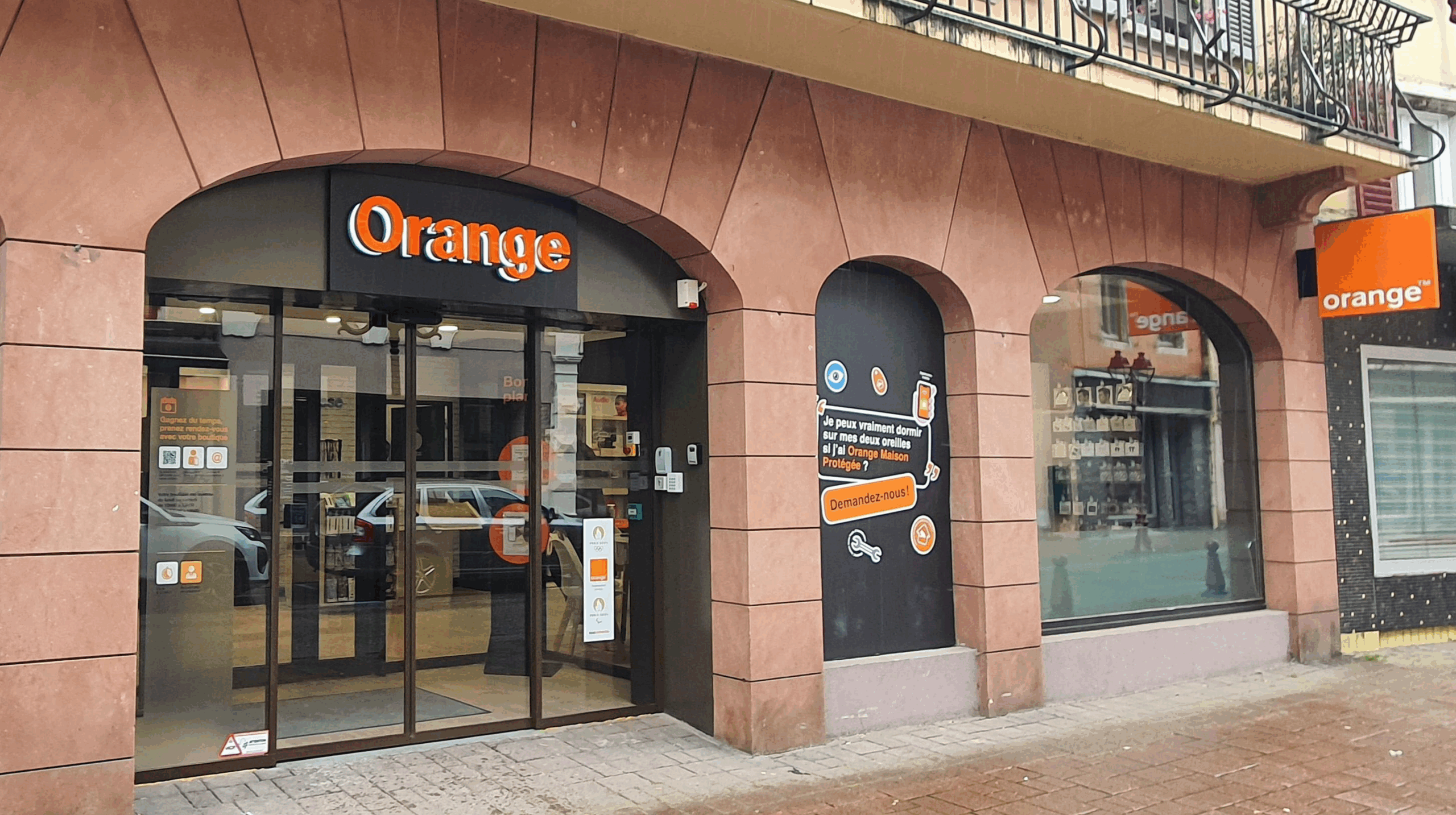 117267facadeorangestorethann